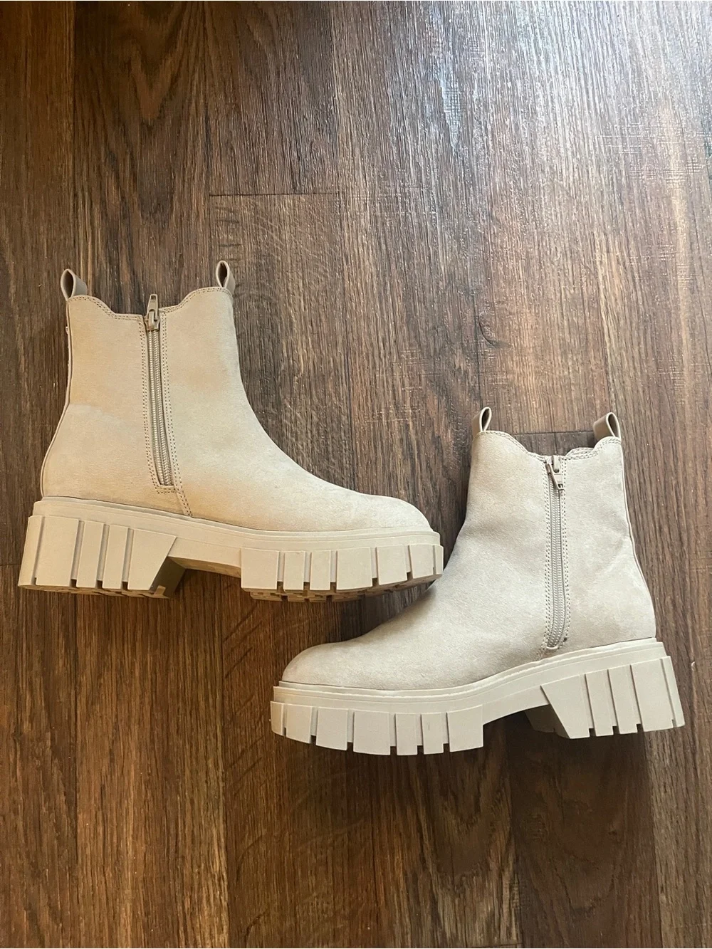 Madden NYC Chunky Chelsea Boot - Cream Women's Ankle Boot 8.5